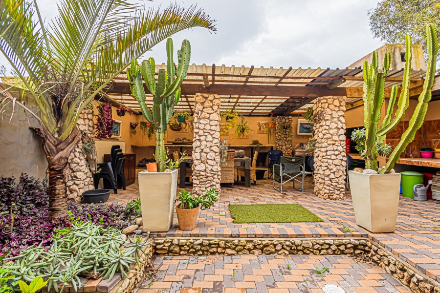 4 Bedroom Property for Sale in Myburgh Park Western Cape